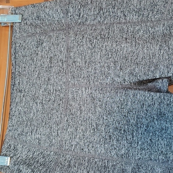 Avia, Beautiful shade of gray leggings size small (2-4) 2 big pockets in front. - Picture 2 of 9